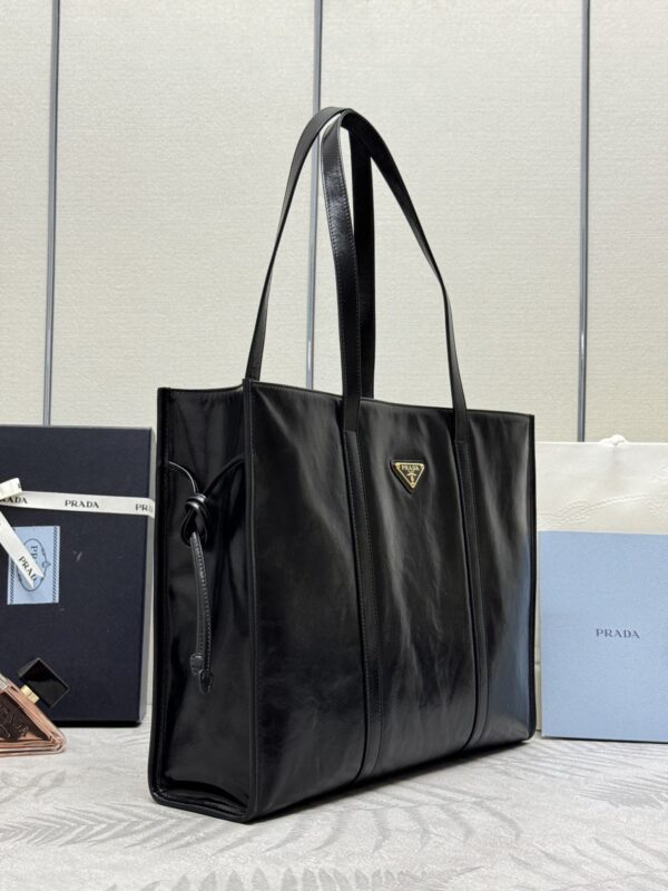 prada-antique-nappa-tote-black-gallery-7