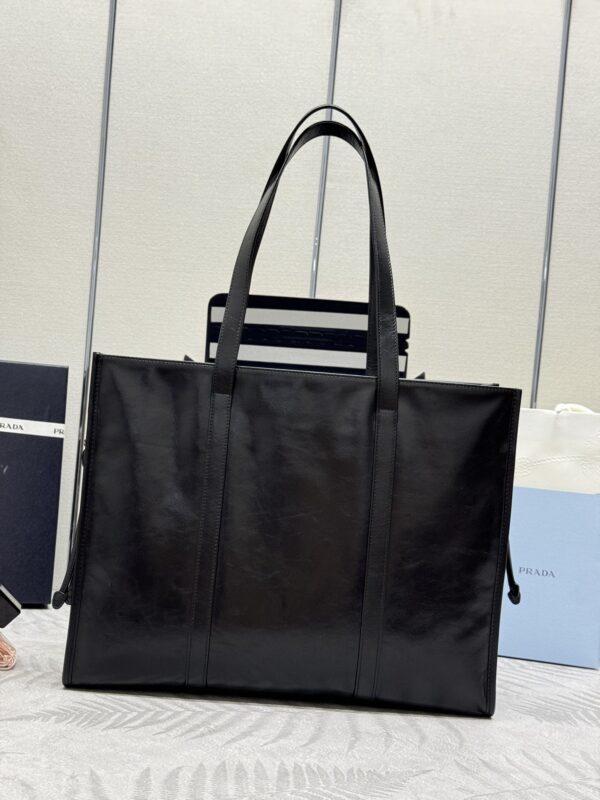 prada-antique-nappa-tote-black-gallery-8