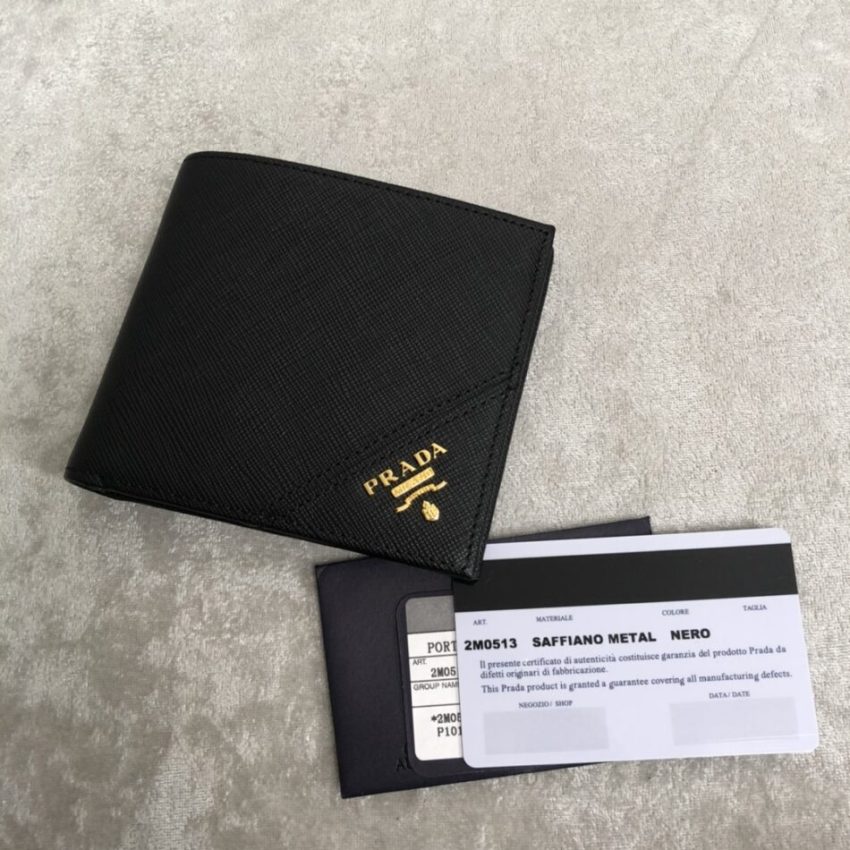 prada-bifold-wallet-black-gallery-3
