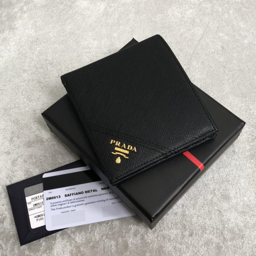 prada-bifold-wallet-black-gallery-7