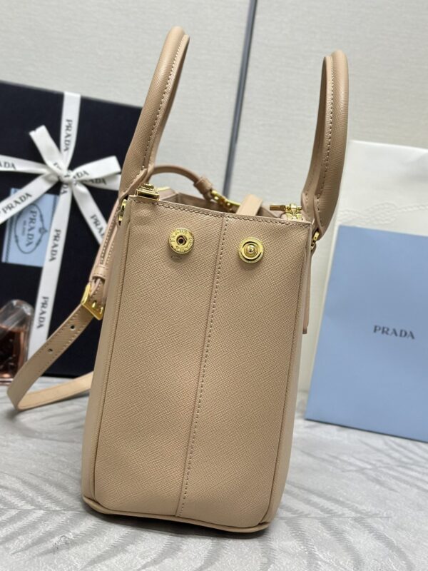 prada-galleria-beige-gallery-1