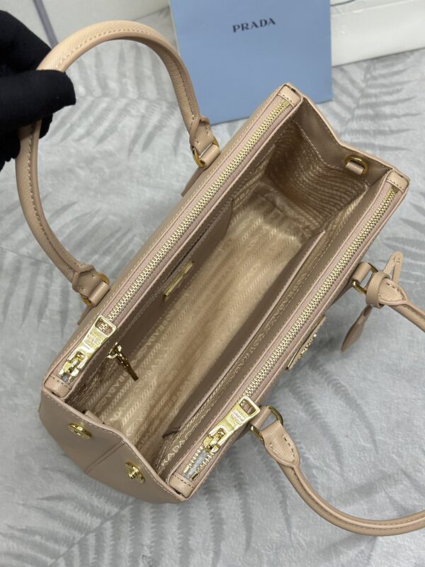 prada-galleria-beige-gallery-2