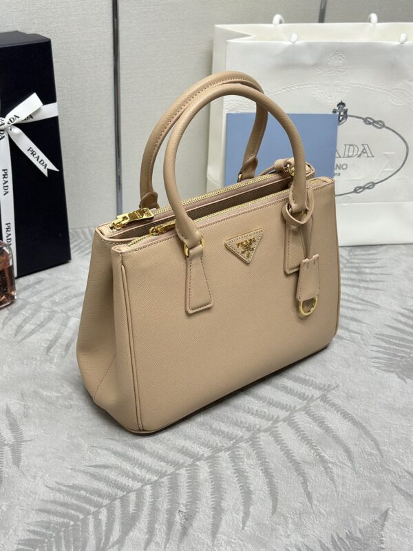 prada-galleria-beige-gallery-3