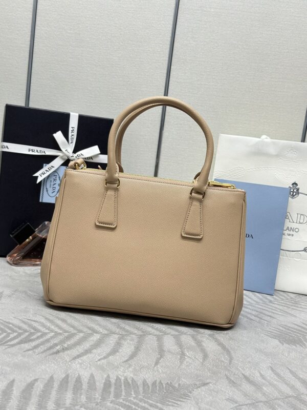 prada-galleria-beige-gallery-4