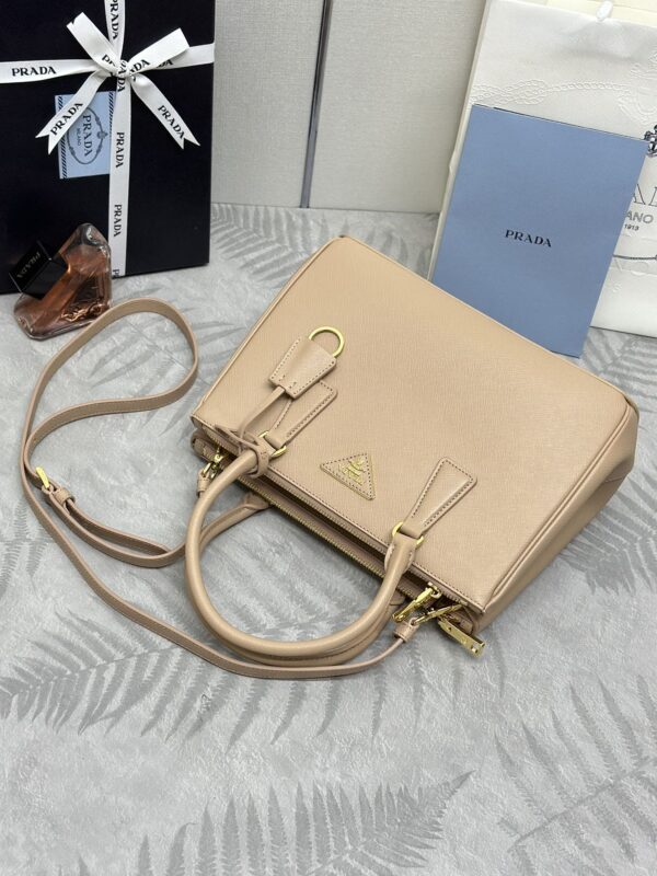 prada-galleria-beige-gallery-6