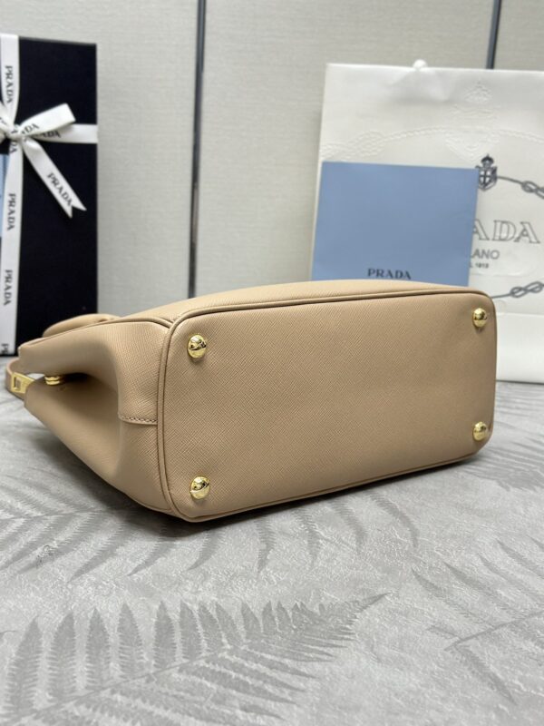 prada-galleria-beige-gallery-8