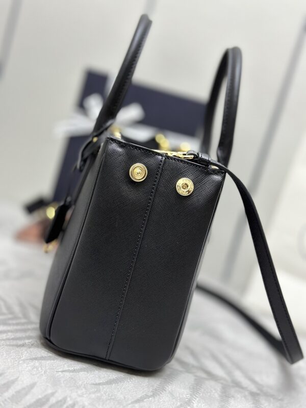 prada-galleria-black-gallery-3