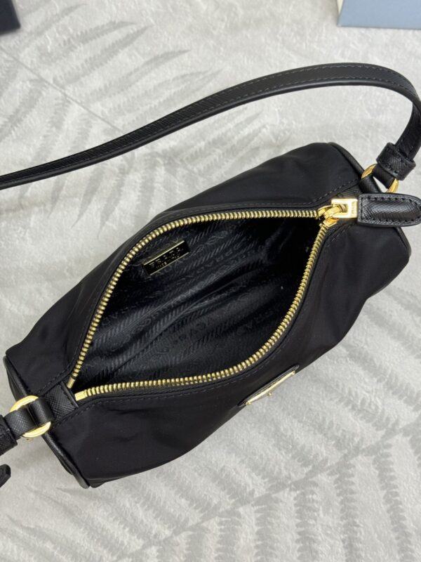 prada-nylon-shoulder-bag-gallery-4