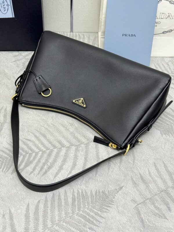 Prada-Prada-Aimee-Duża-Czarna-Galeria-5