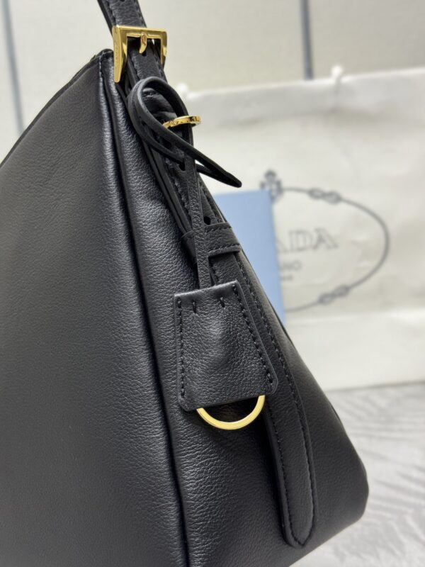 Prada-Prada-Aimee-Duża-Czarna-Galeria-6
