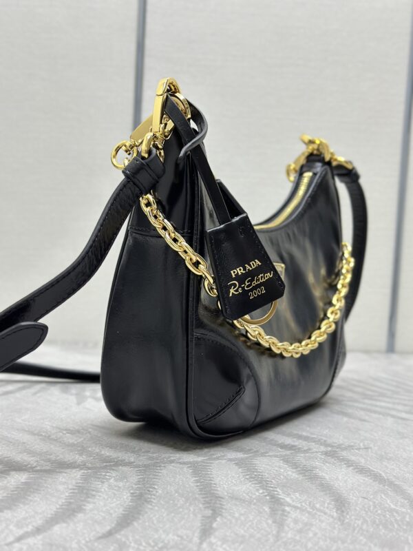 prada-re-edition-2002-2-gallery-3