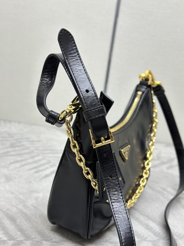 prada-re-edition-2002-2-gallery-5
