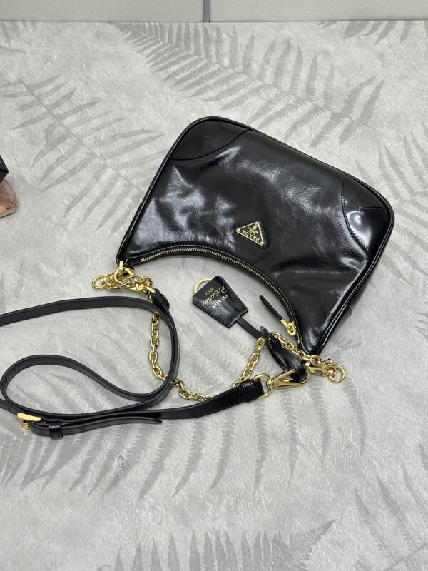 prada-re-edition-2002-2-gallery-8