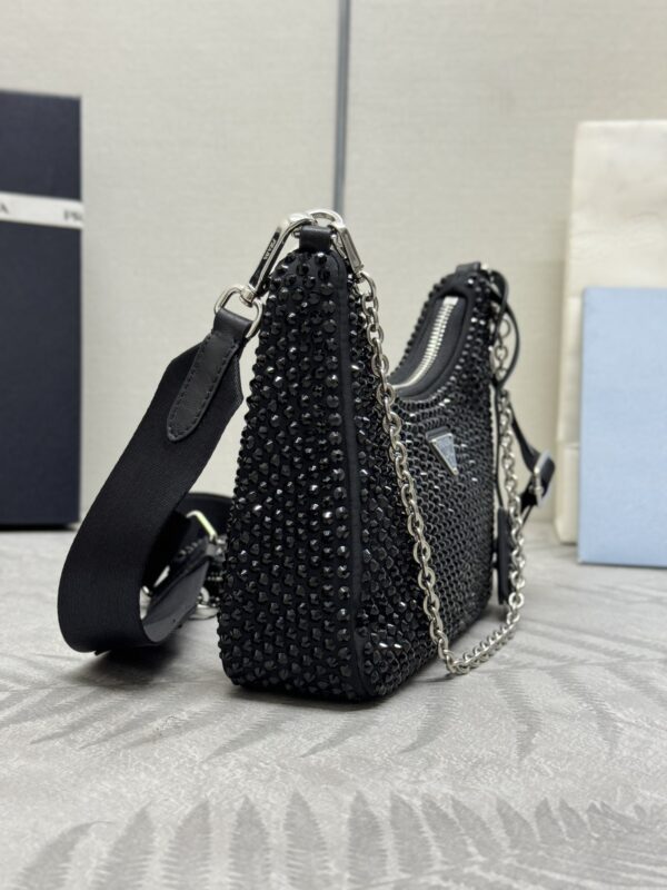 prada-re-edition-2005-diamond-black-gallery-1