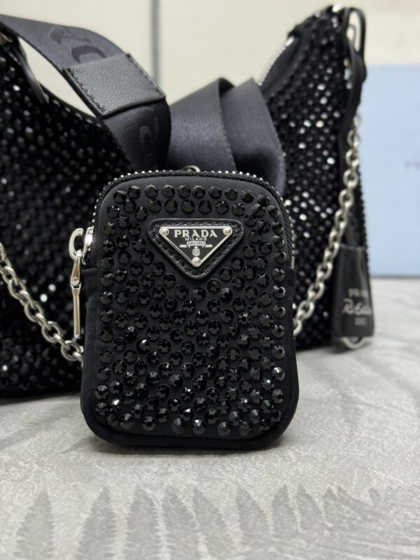 prada-re-edition-2005-diamond-black-gallery-3