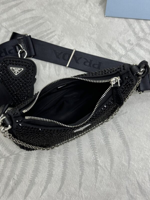 prada-re-edition-2005-diamond-black-gallery-4
