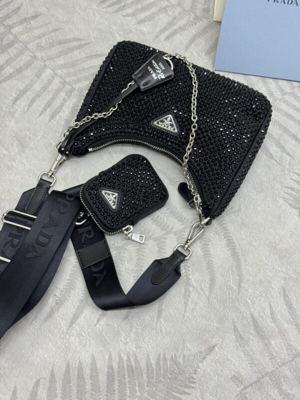 prada-re-edition-2005-diamond-black-gallery-5