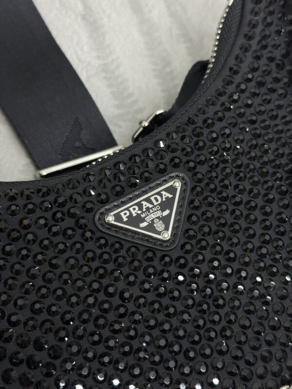 prada-re-edition-2005-diamond-black-gallery-6