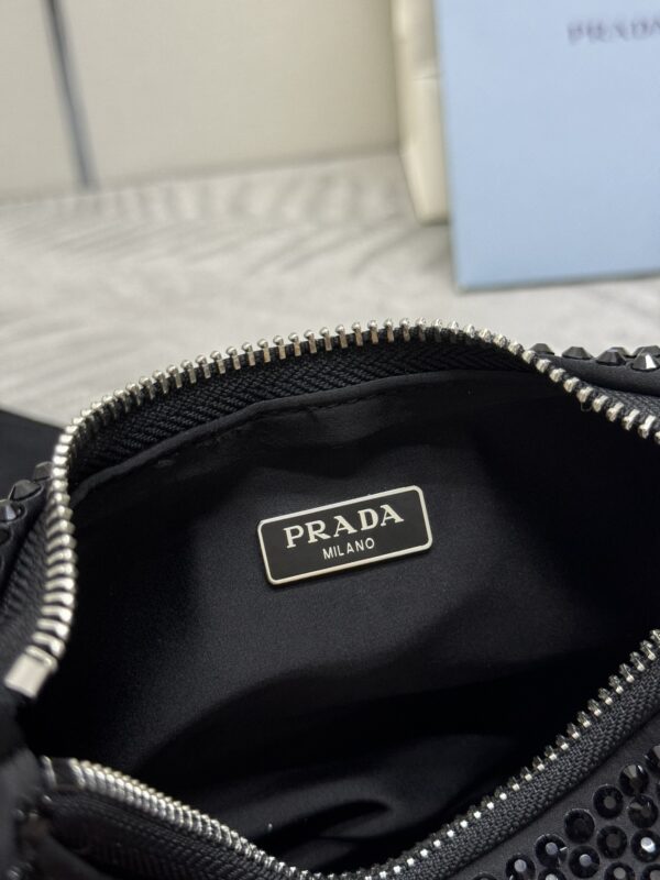prada-re-edition-2005-diamond-black-gallery-7