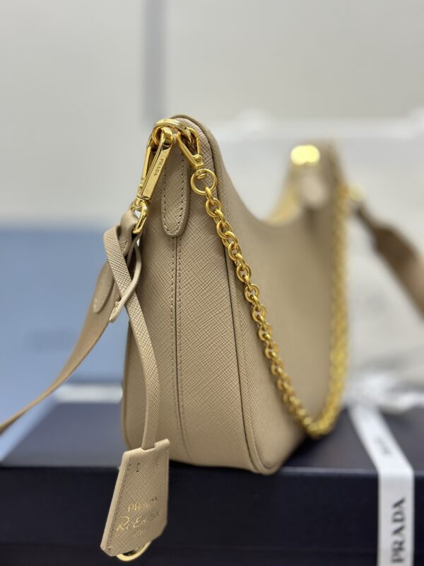 prada-re-edition-caramel-2005-gallery-1