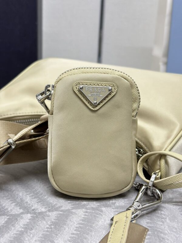 prada-re-edition-nylon-2005-yellow-gallery-6