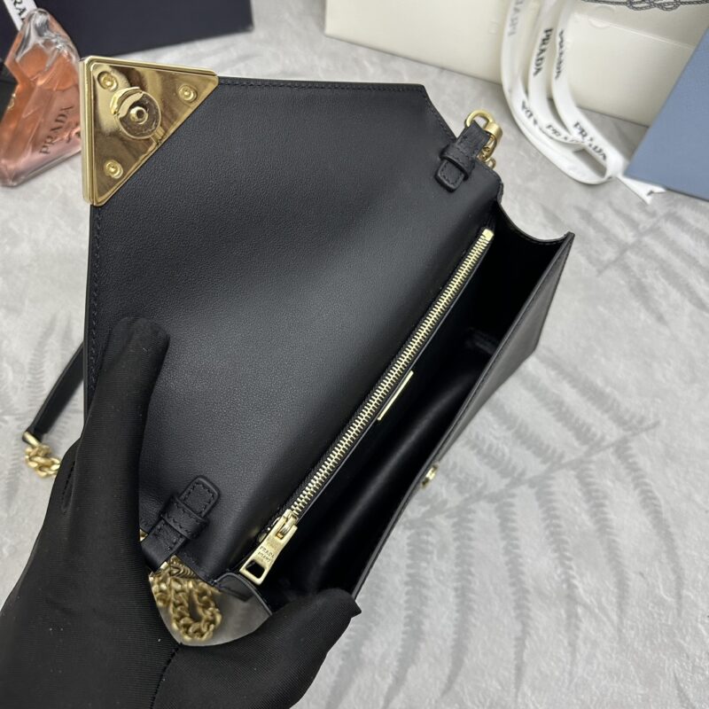 prada-saffiano-black-small-envelope-gallery-1