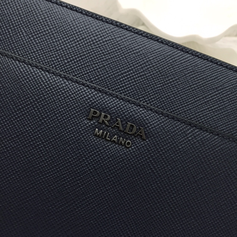 prada-saffiano-new-pouch-gallery-2