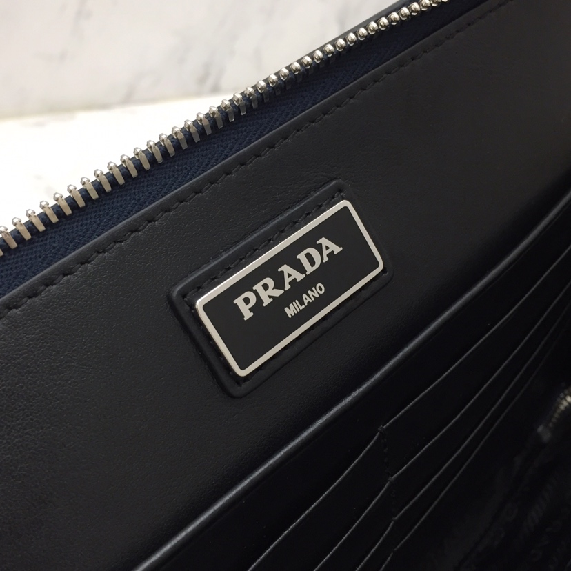 prada-saffiano-new-pouch-gallery-6