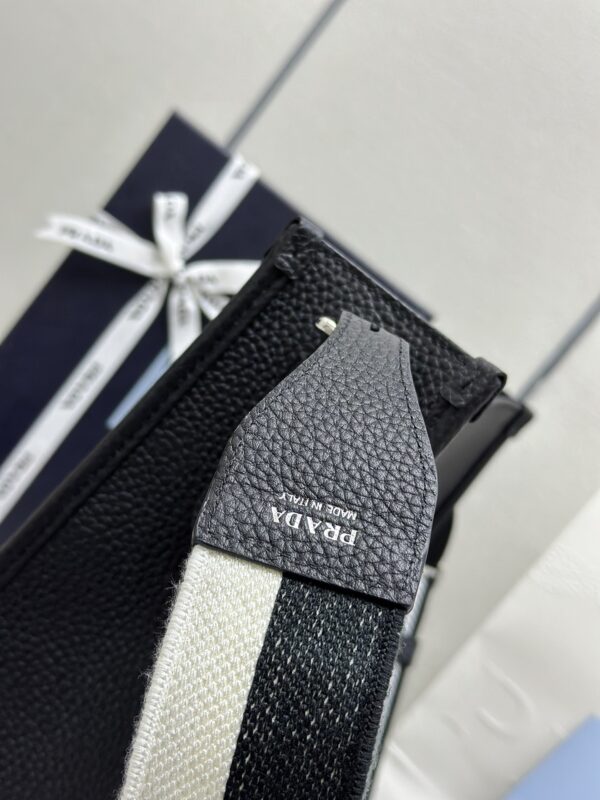 prada-saffiano-tote-black-gallery-6