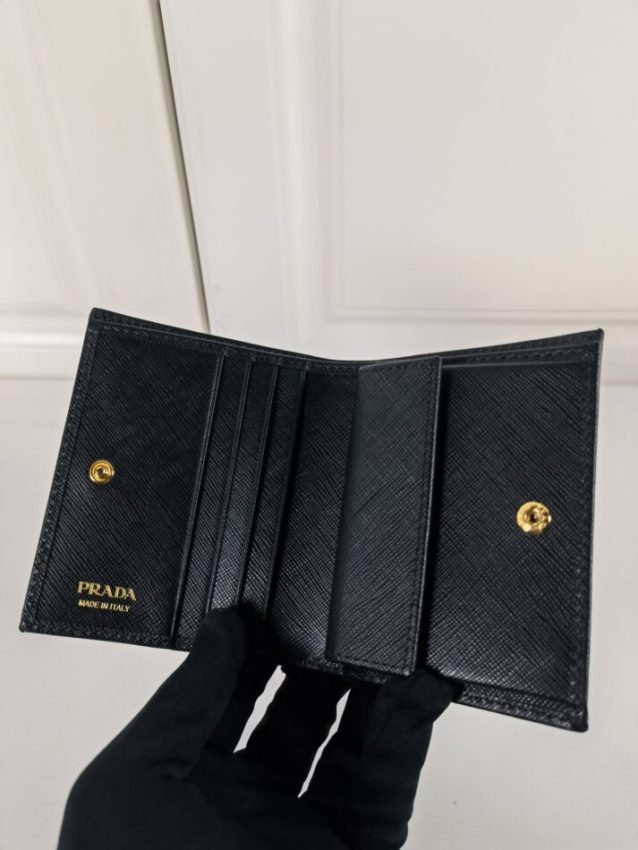 prada-saffiano-two-fold-wallet-gallery-1