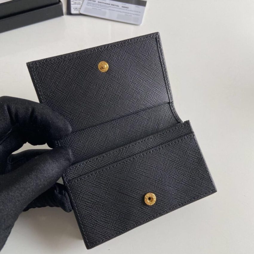 prada-saffiano-wallet-full-color-gallery-5