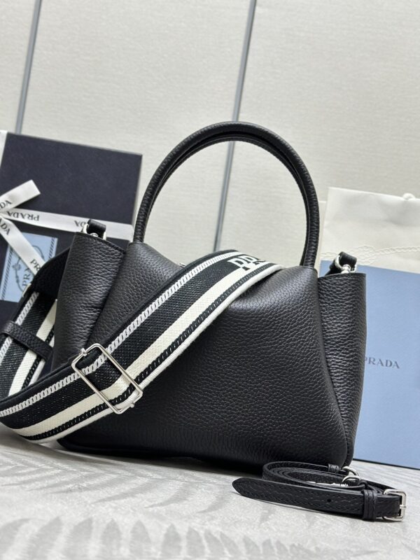 prada-small-leather-handbag-gallery-7