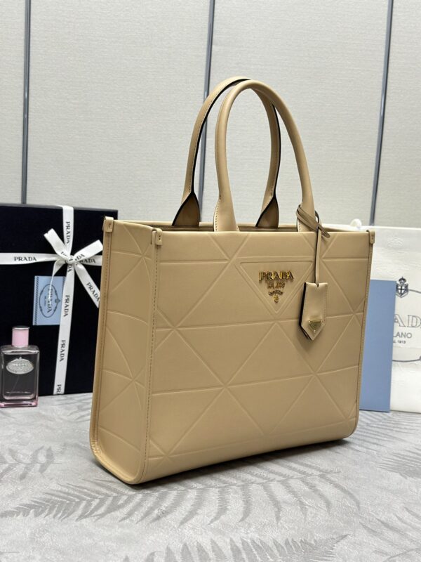 prada-symbole-milk-tea-gallery-3