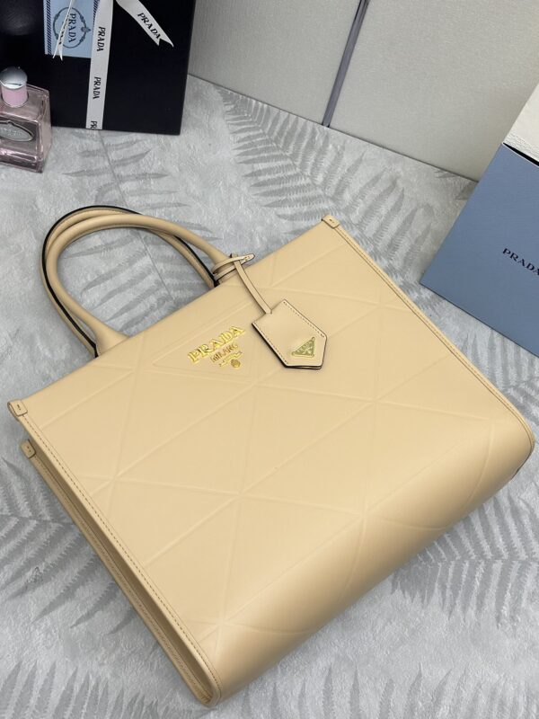 prada-symbole-milk-tea-gallery-4
