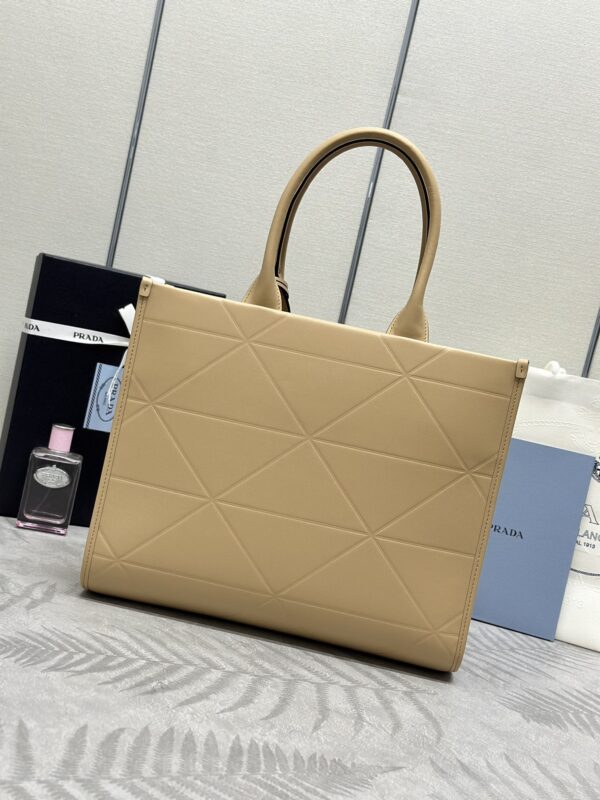 prada-symbole-milk-tea-gallery-7
