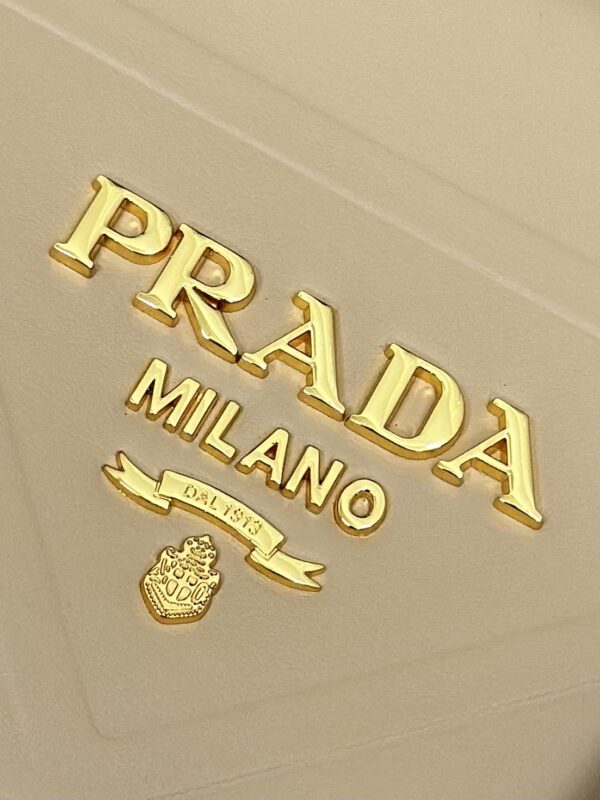 prada-symbole-milk-tea-gallery-8