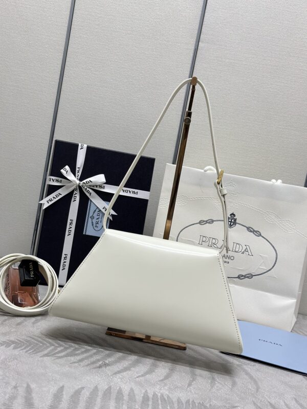 prada-white-leather-handbag-gallery-3