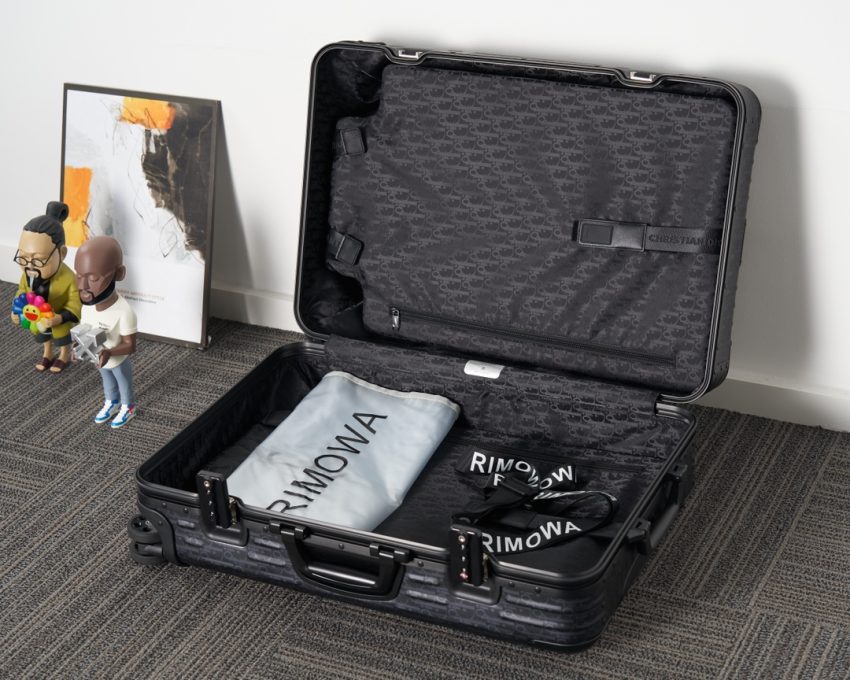 rimowa-dior-suitcase-black-gallery-1