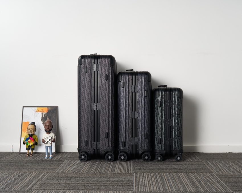 rimowa-dior-suitcase-black-gallery-6