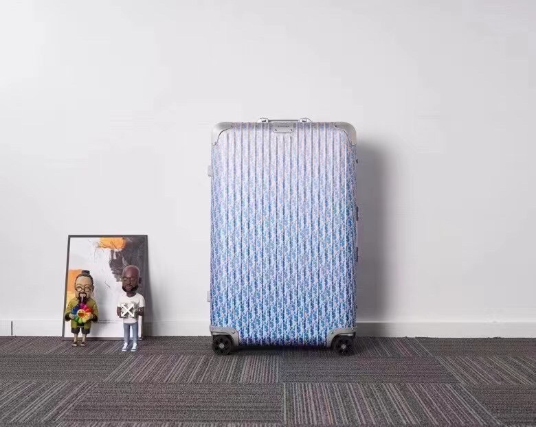 rimowa-dior-suitcase-light-blue-gallery-1