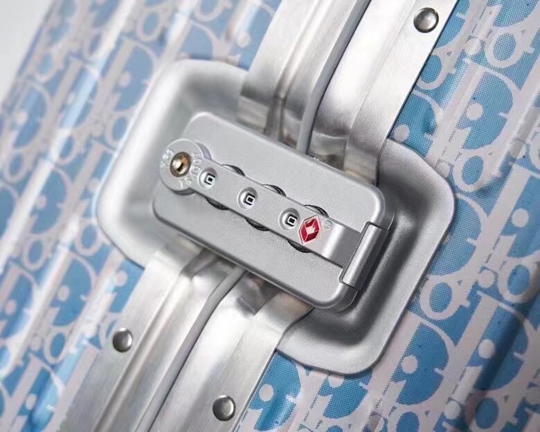 rimowa-dior-suitcase-light-blue-gallery-6
