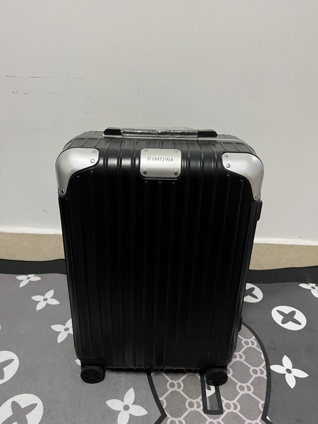 rimowa-hybrid-suitcase-gallery-12
