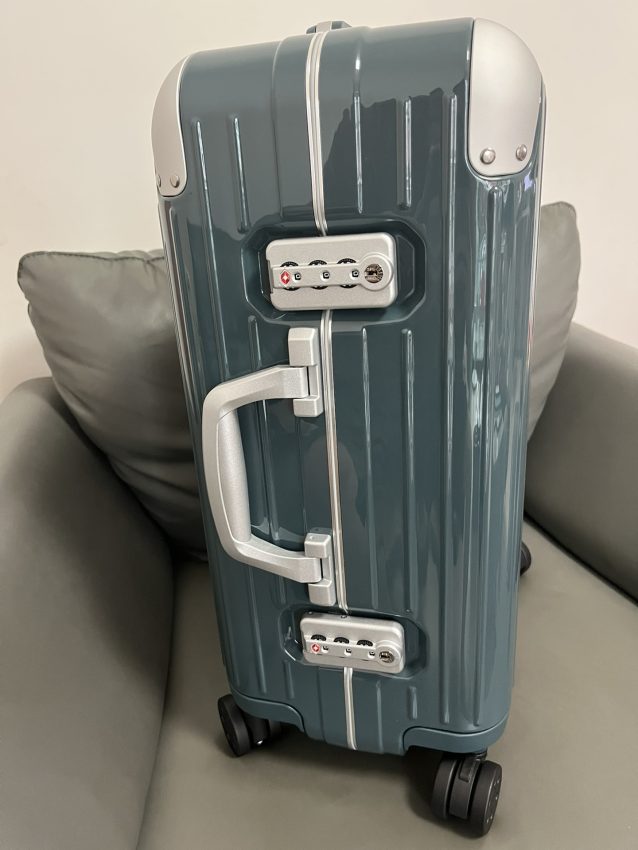 rimowa-hybrid-suitcase-gallery-16