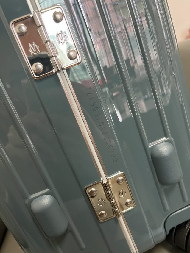 rimowa-hybrid-suitcase-gallery-17