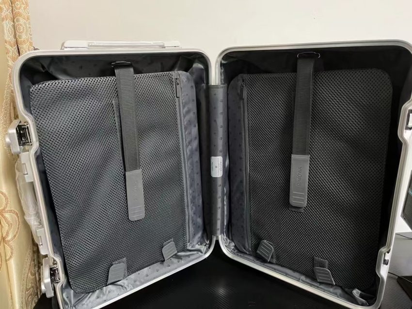 rimowa-hybrid-suitcase-gallery-3
