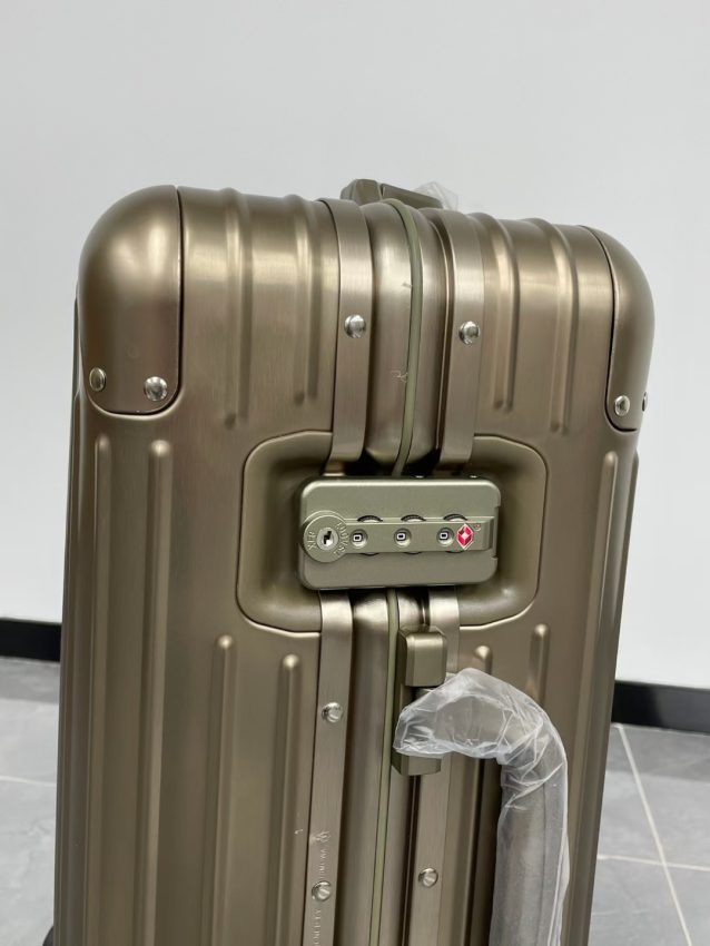 rimowa-original-suitcase-beige-gallery-5