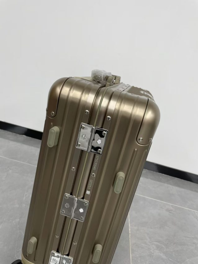 rimowa-original-suitcase-beige-gallery-6