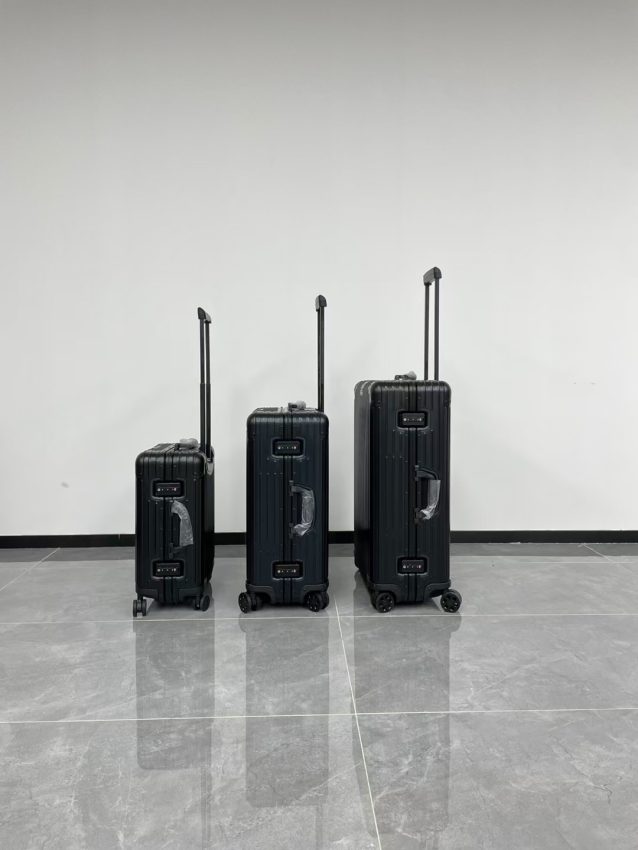 rimowa-original-suitcase-black-gallery-1