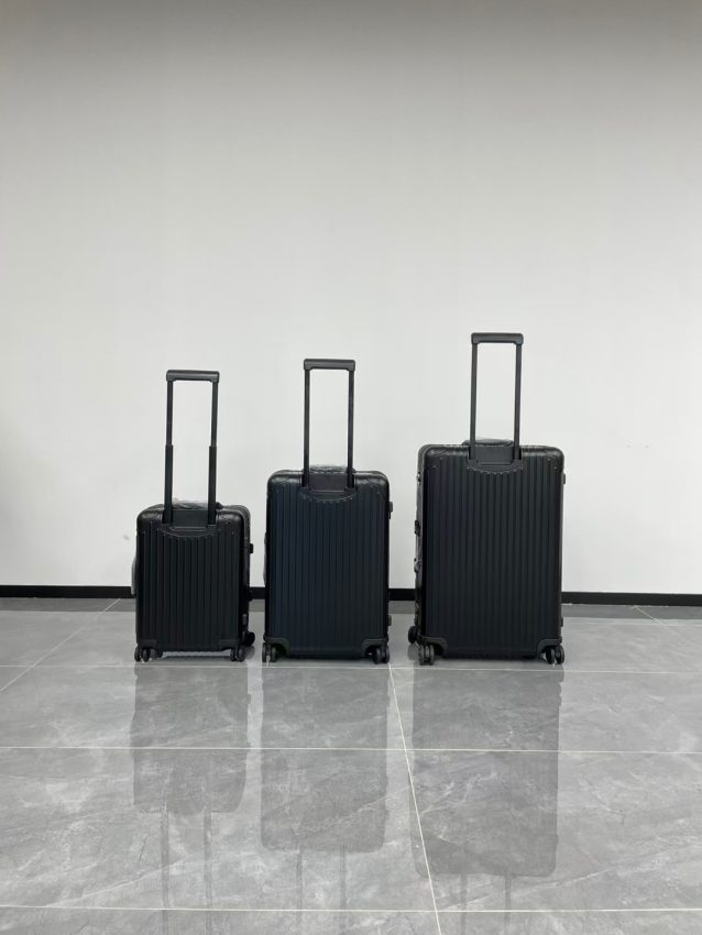 rimowa-original-suitcase-black-gallery-2