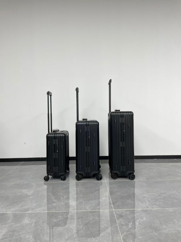 rimowa-original-suitcase-black-gallery-3
